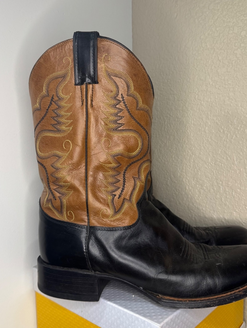 Justin Men’s 10.5 D Black & Brown Leather Western Cowboy Boots Embroidered
